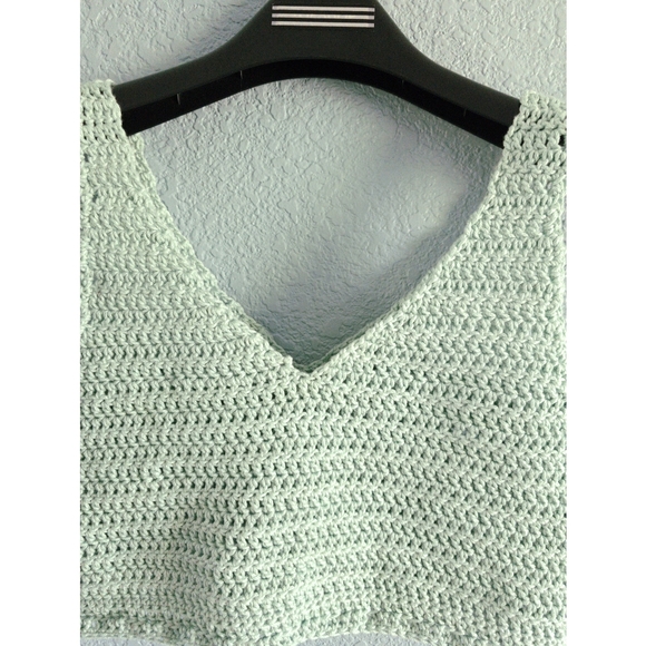 Crochet Open Knit V-Neck Cropped Tank - Mint (Handmade) - Picture 4 of 9